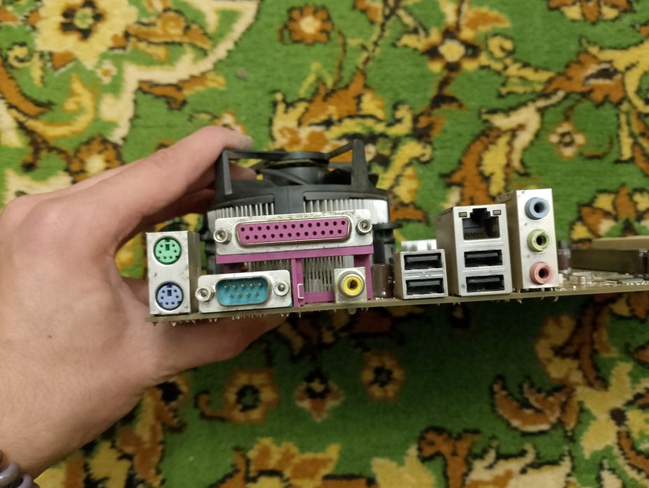 Материнська плата ASUS P5KPL