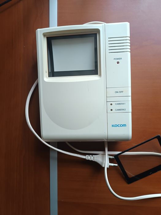 Видеодомофон kocom KMB-600B
Черно белый на 2 видеокамеры наружного наб