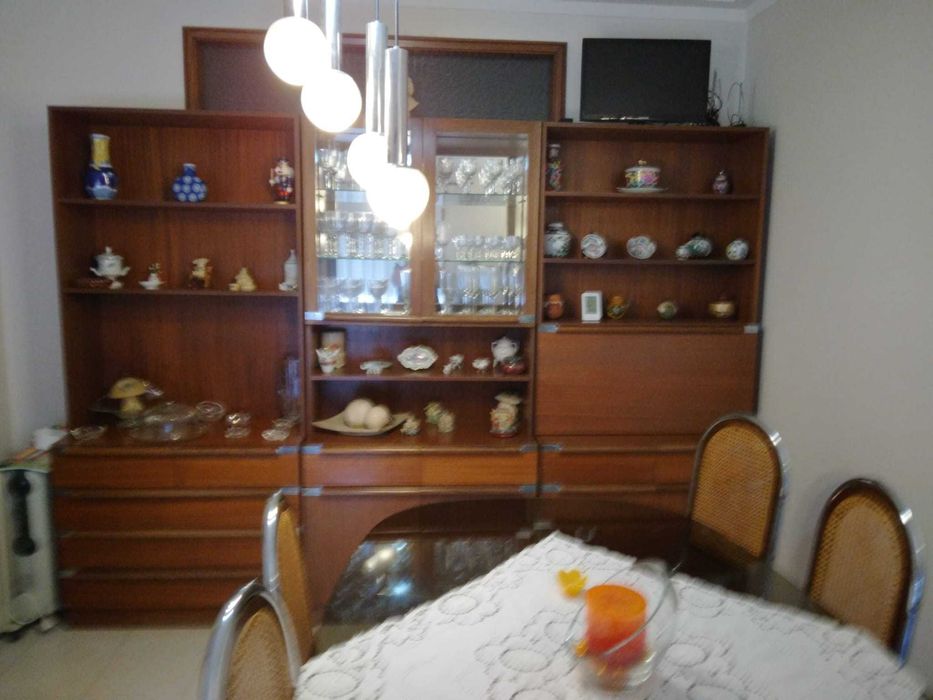 Movel de sala com garrafeira