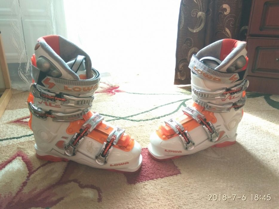 Взуття для лиж lowa