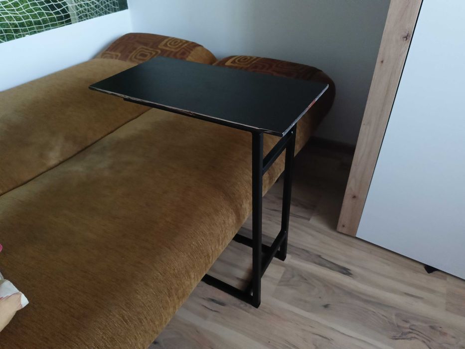 stolik kawowy pod łóżko