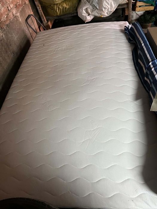 Materac biały h2  220x200cm. Możliwa dostawa wraz z wniesieniem