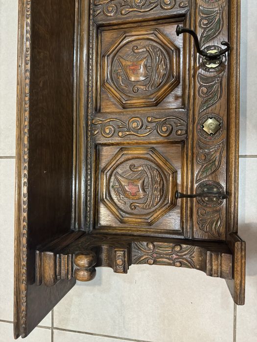 Вішалка настінна