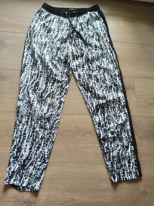 Cętkowane spodnie Reserved 36