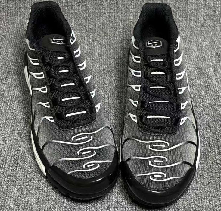 Air Max TN Plus metaliczne srebro R.45