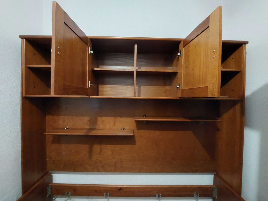 Cama versátil para ambiente compacto