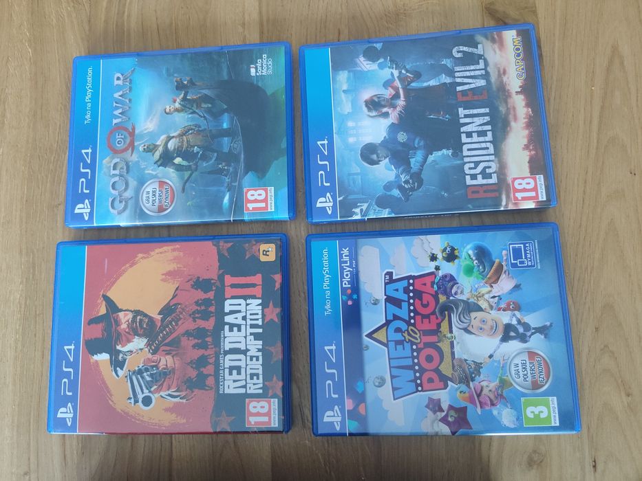 PlayStation 4 Pro + plus 4 gry