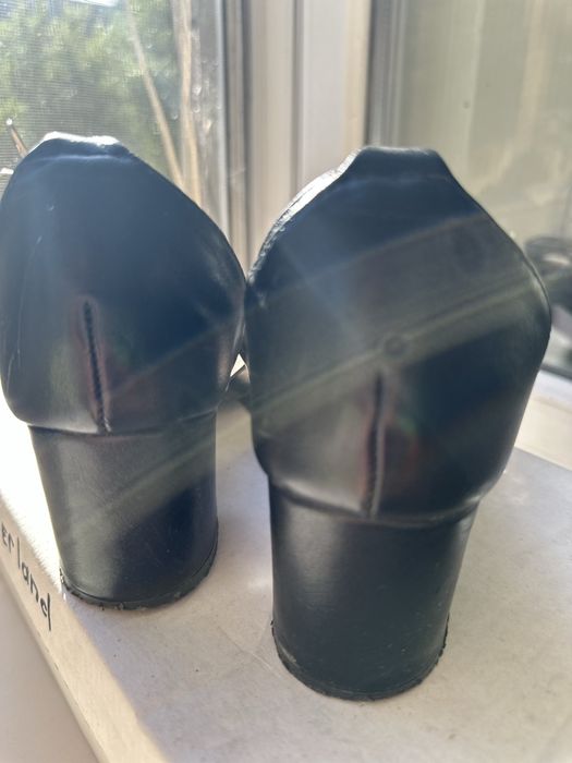 Жіночі босоніжки в гарному стані