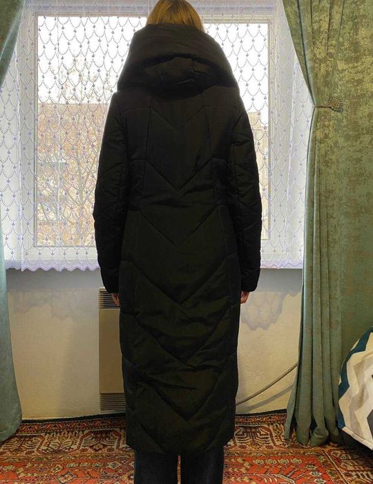 Продам жіночий зимовий плащ (пуховик).
