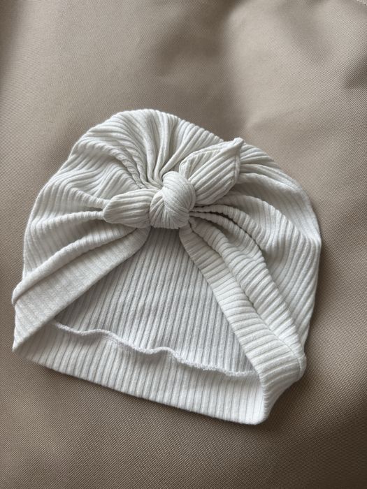 Шапка дитяча солошка весна осінь 6-12 місяців біла з бантом