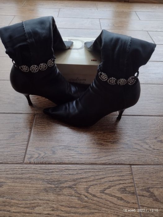 Женские кожаные сапоги