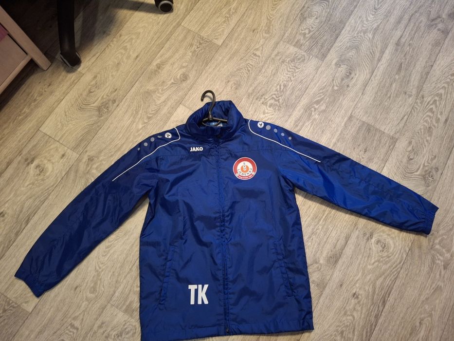 Ветровка. Цена  договорная. сколько предложите.