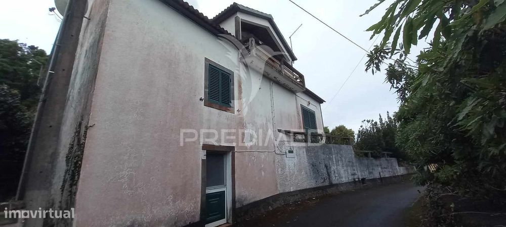 Moradia T4, para venda, em Sto. António, São Roque do Pico