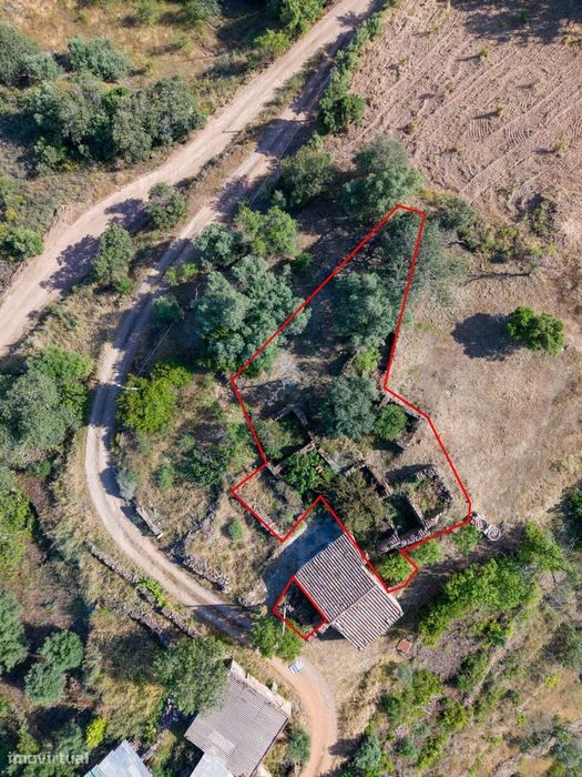 Ruínas para recuperar e terreno urbano para venda localizado em Tavira