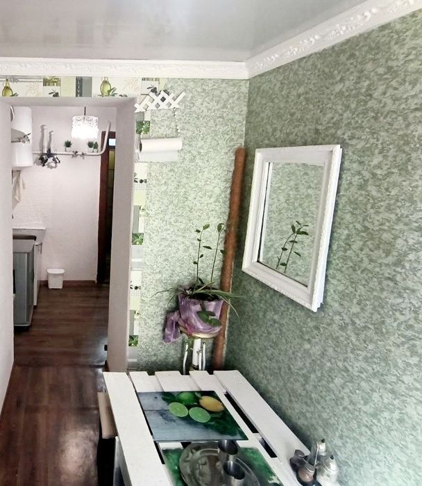 По суточно сдается квартира,Корабельный  район,отдельный вход.