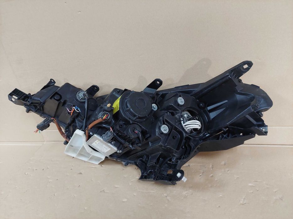 Citroen C-Crosser lampa przód XENON prawa EU BDB KPL