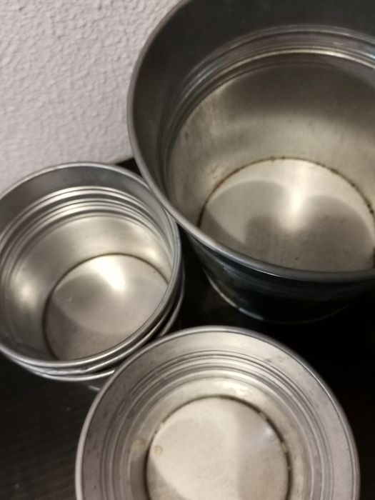 Lote 5 vasos pequenos, em metal (ikea)