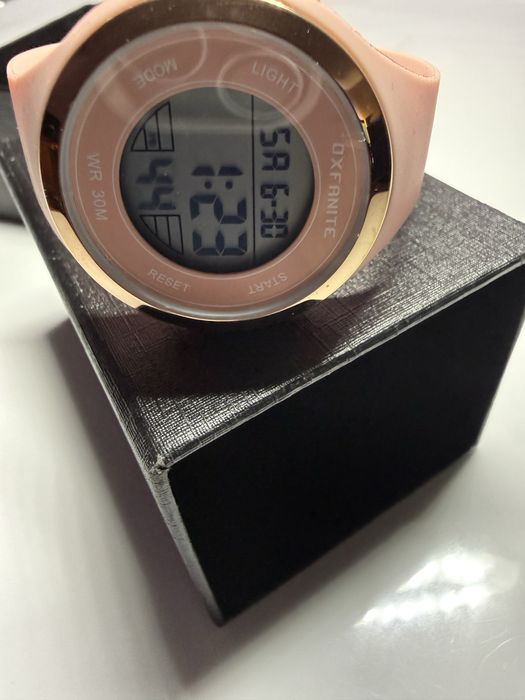 Стильний цифровий годинник OXFANITE (O-9001) — Новий!