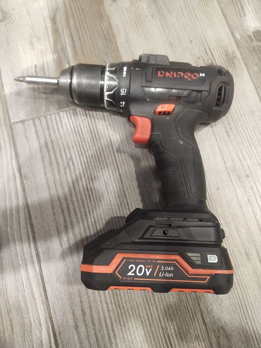 шуруповерт Дніпро м CD 200 BC ULTRA