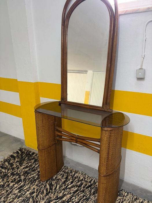 Aparador em bambo e palhinha