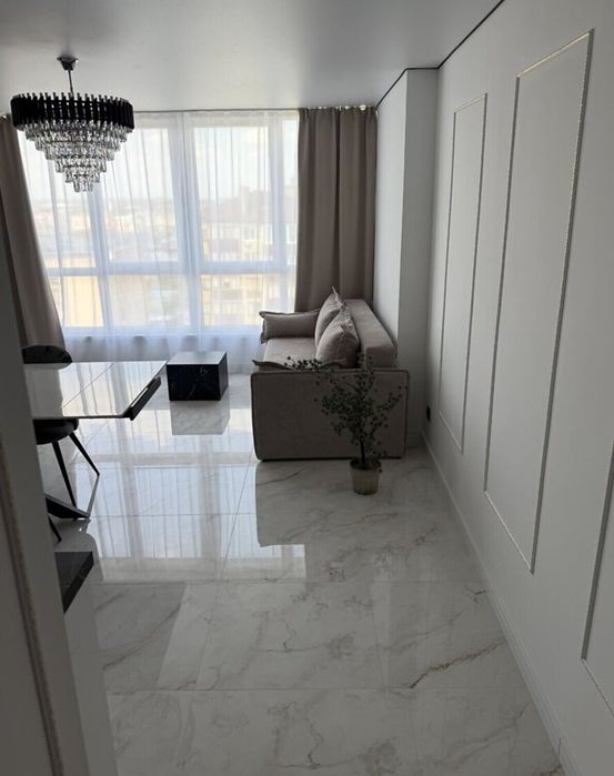 Продаж 3к квартири 100 кв. м на просп. Бандери Степана