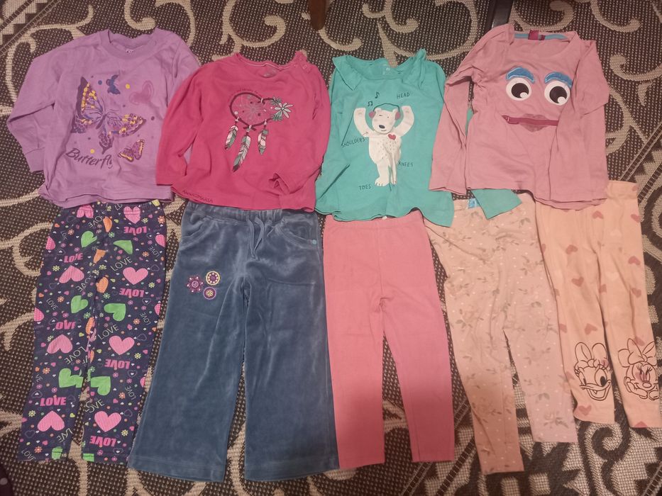 Віддам дитячі речі, взуття десь від 1 року до 2