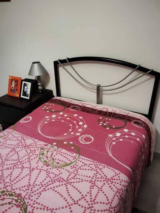 Cama  de solteiro em latão