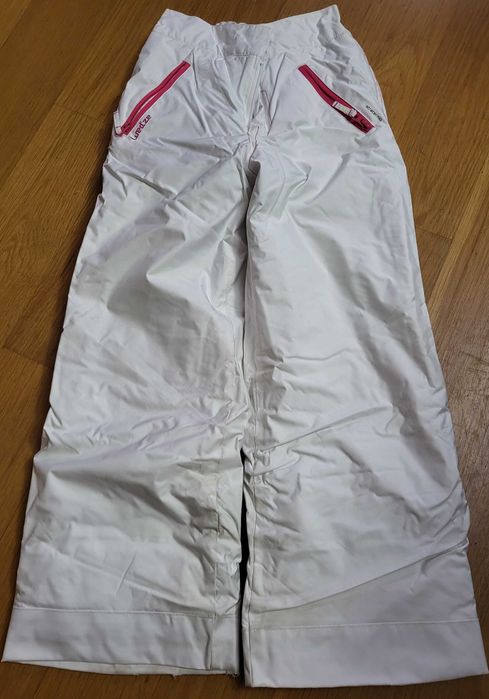 Conjunto calça e casaco para a neve