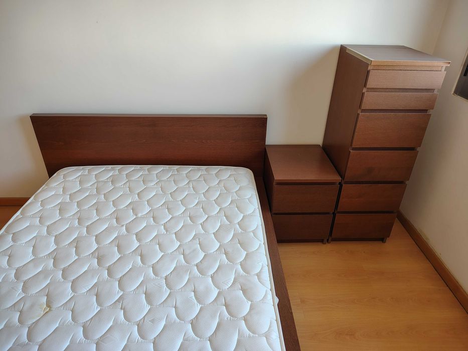 Quarto completo MALM + colchão — sinais de uso, bom preço