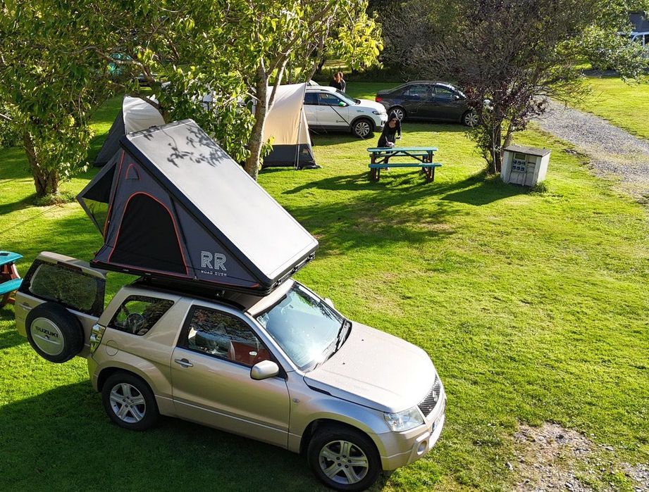 Tenda overland rígida com isolamento térmico