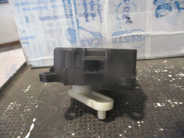 Motor da comporta da sofagem NISSAN Juke (F15)