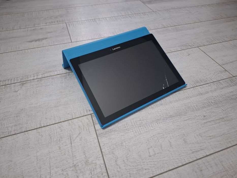 Tablet Lenovo sprawny + niebieska podstawka