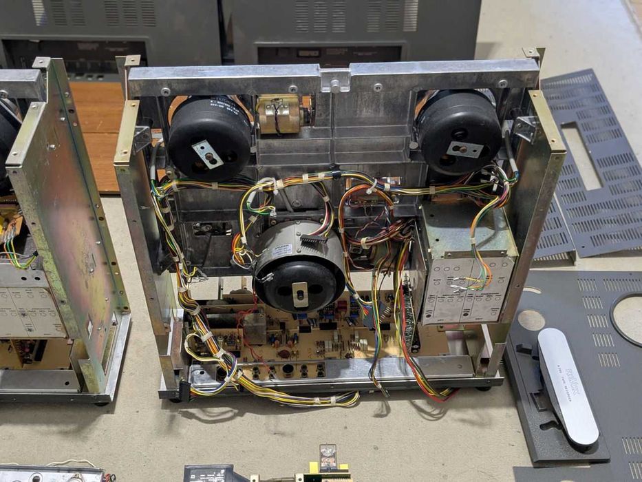 Lote de peças de 2 gravadores Revox A700