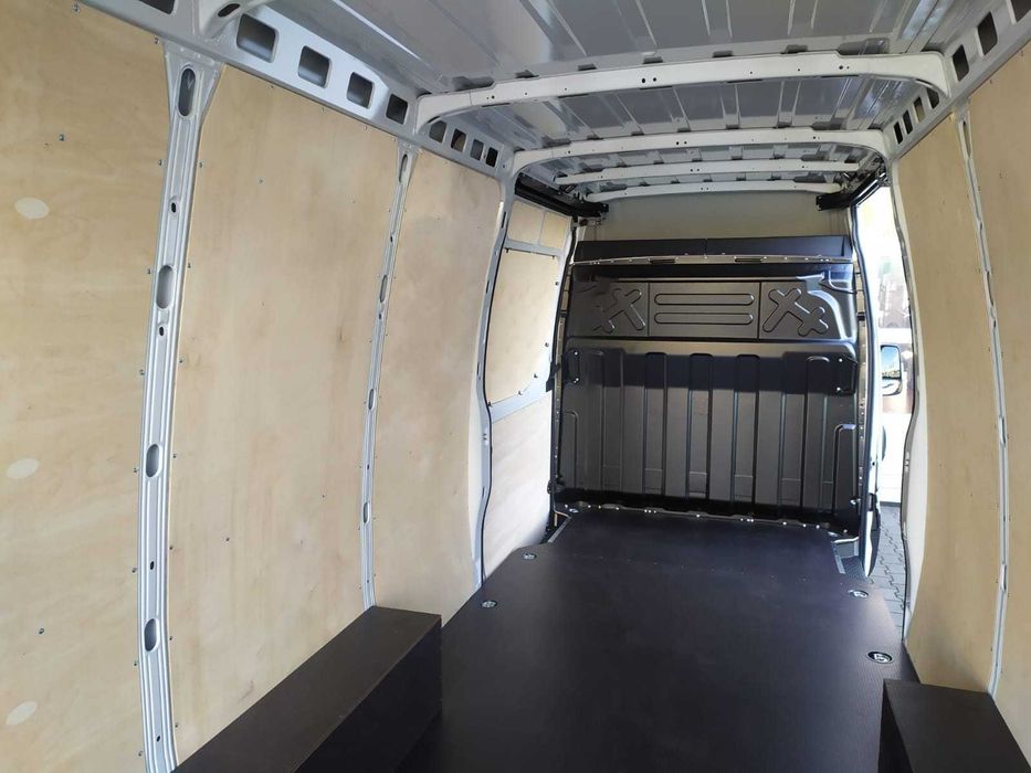 Zabudowa paki Iveco Daily, boki podłoga sufit 16m3