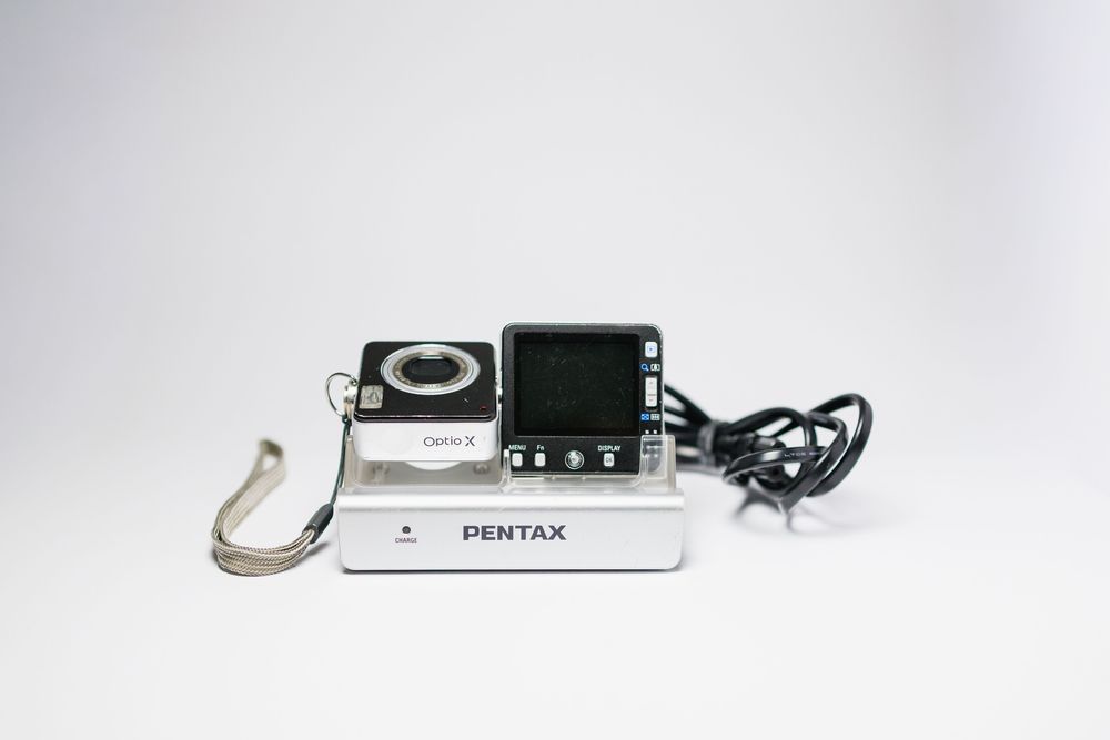 Pentax Optio X – Cyfrowy Kompakt z Obrotowym Body