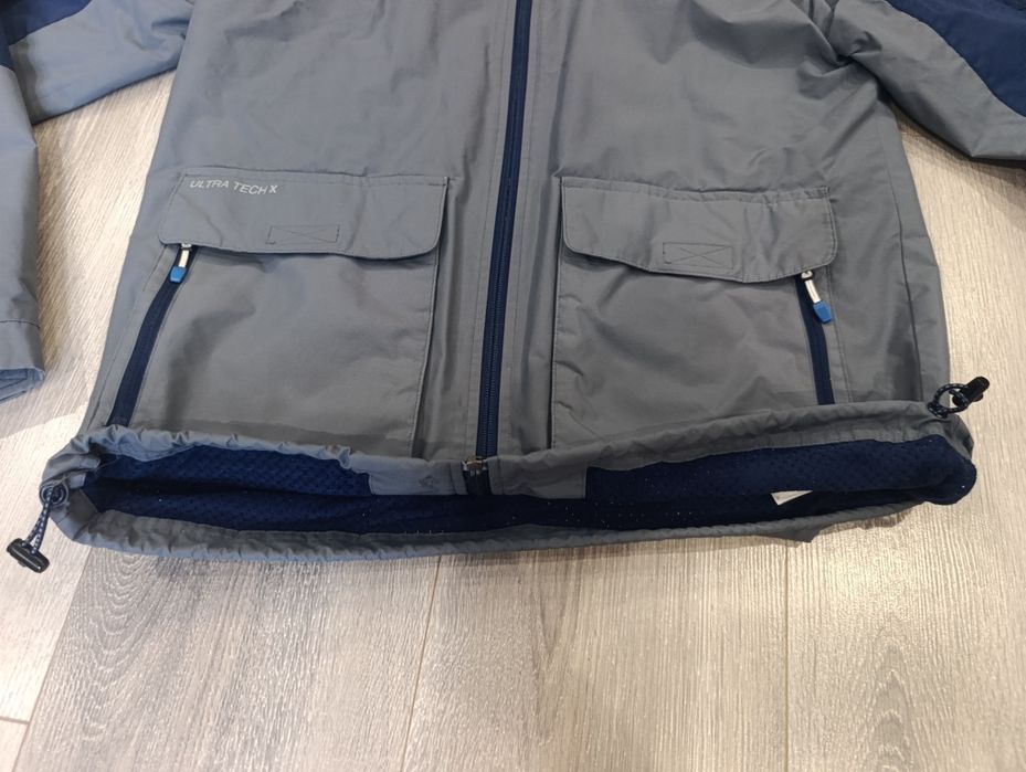 Вітрова куртка adidas