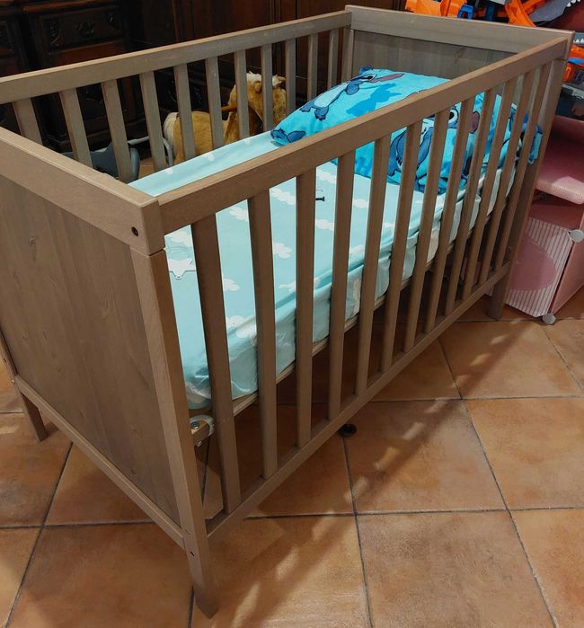 Berco e colchão ikea