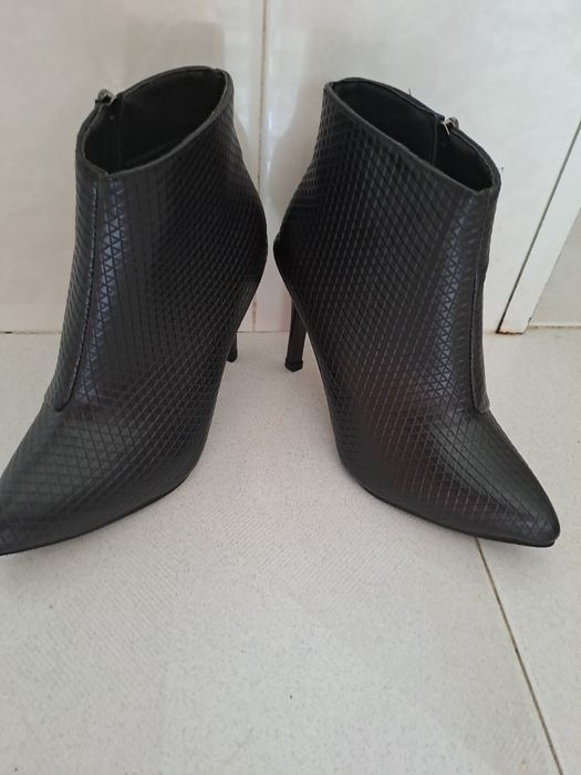 Botas novas    36