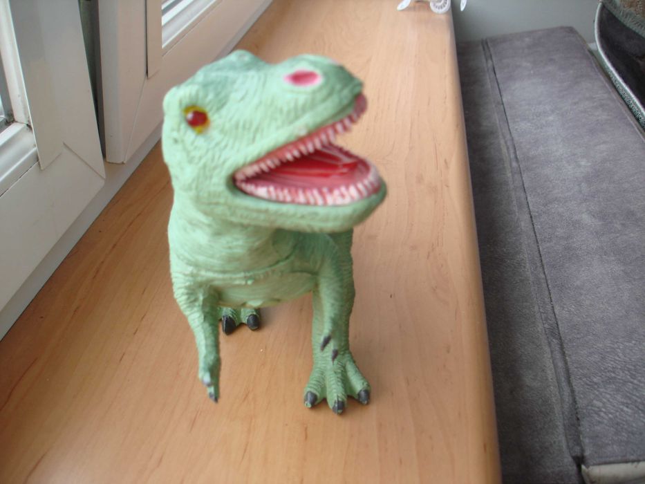 dinozaur ryczący