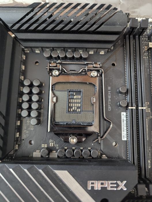 Материнська плата Asus ROG Maximus XIII Apex