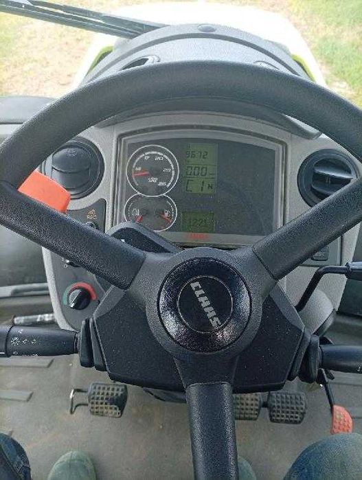 ciągnik rolniczy CLAAS AXION 810