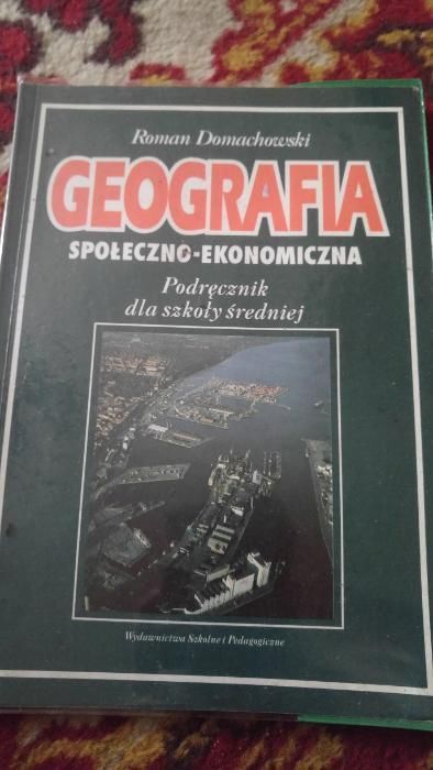 Geografia społeczno-ekonomiczna : R. Domachowski