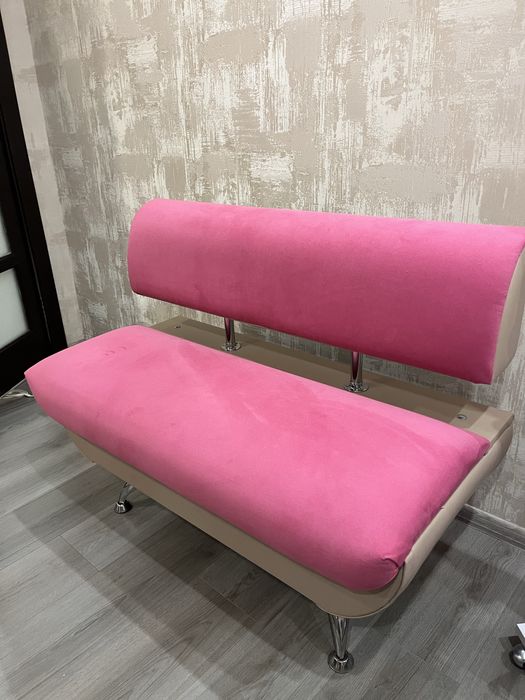 Диванчик для салону або офісу