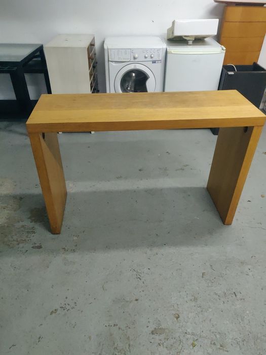 Mesa secretária estreita