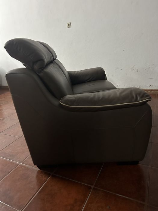 Sofa de 2 lugares pele
