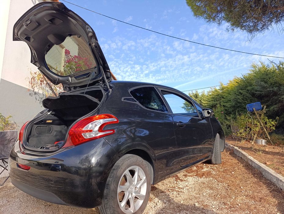 Peugeot 208 1.6 HDi (2012) — photo 3