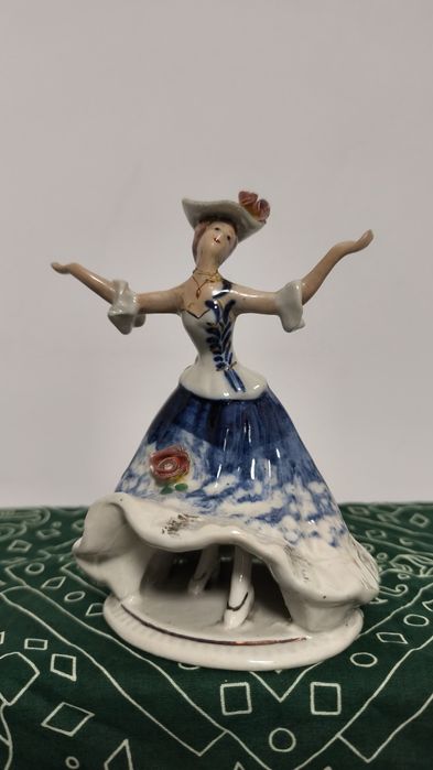 Figurka porcelanowa tancerka
