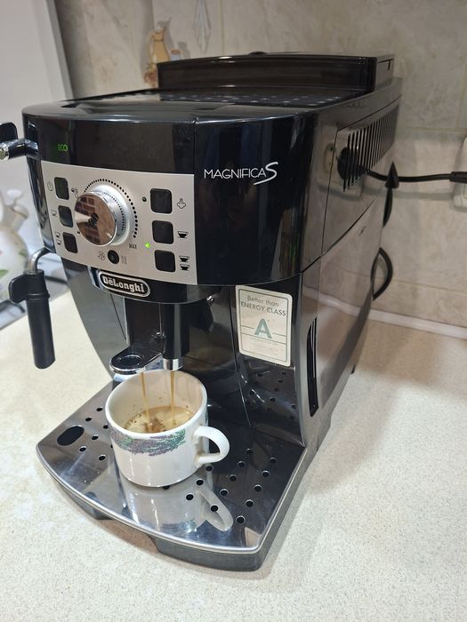 Кофемашина Delonghi Magnifica S 2020 год