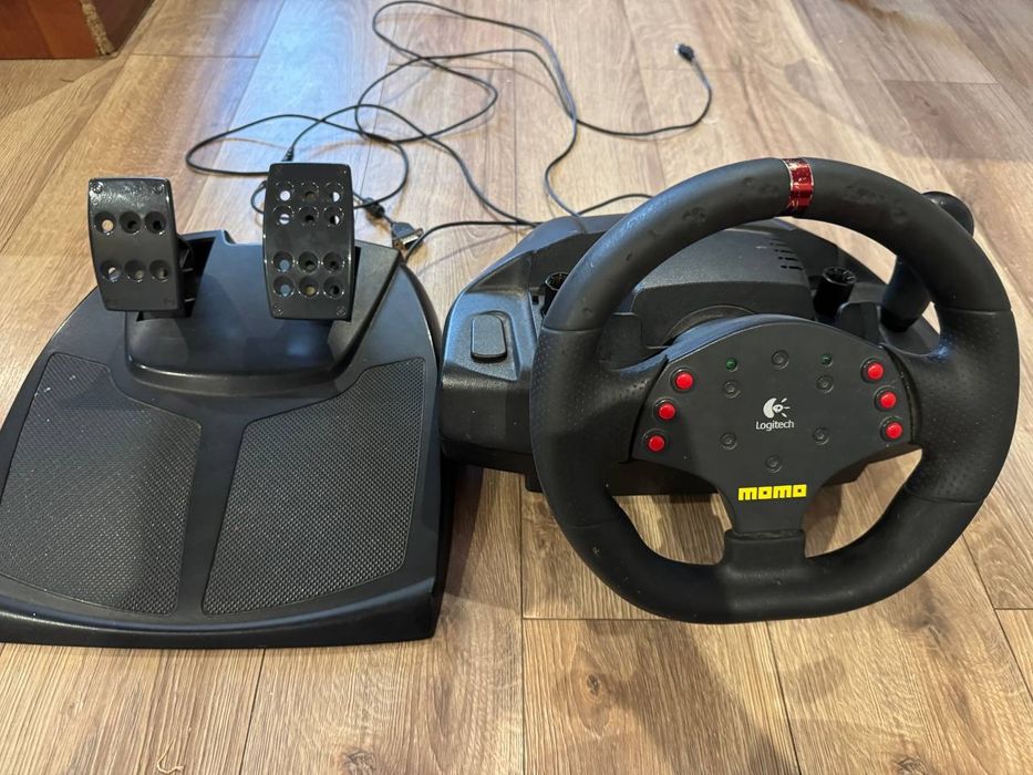 Кермо Logitech MOMO Racing 
Тільки по предоплаті