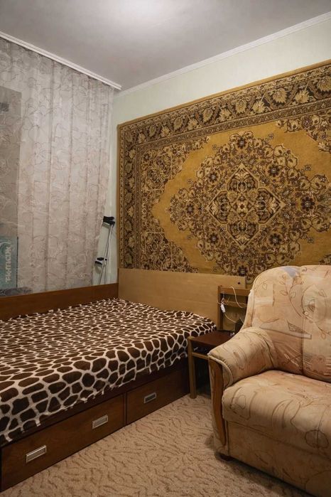 Продам домик со своим двориком на Черемушках. Место на несколько авто